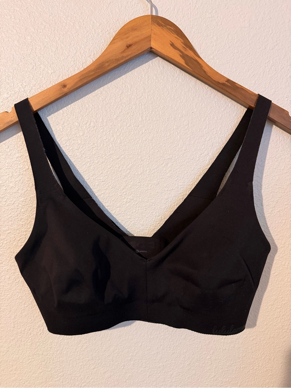 lululemon athletica Black Wireless V-Neck Sports Bra